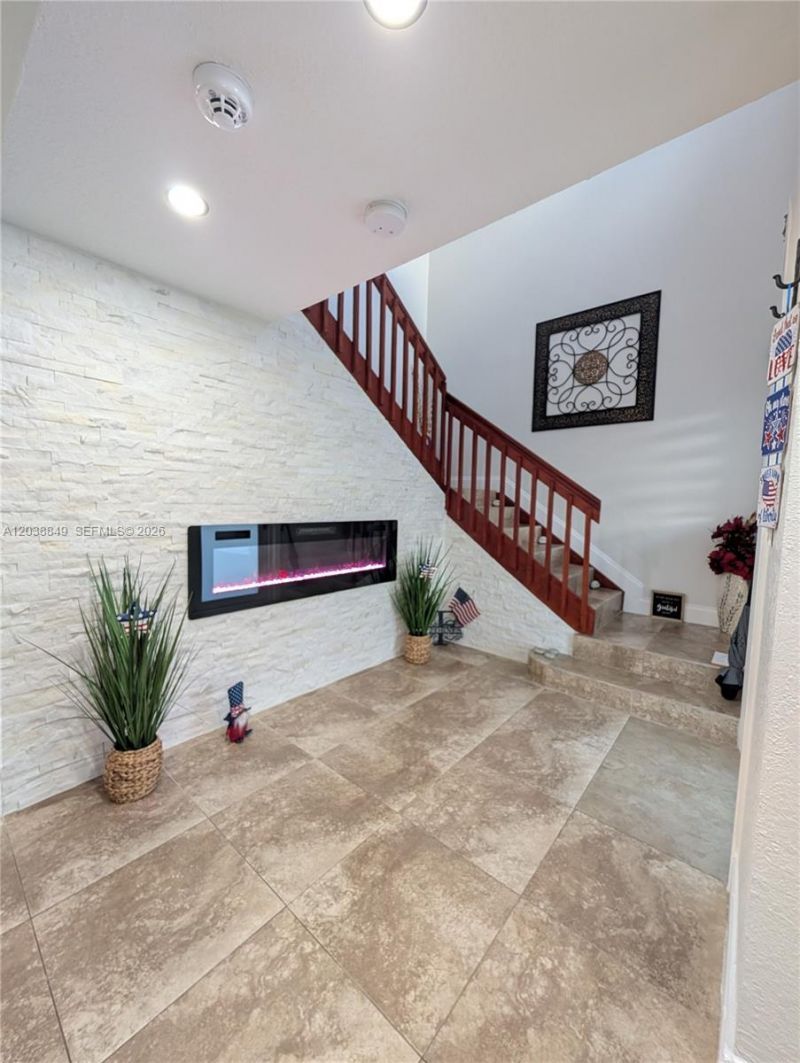 8275 NW 186th St, Unit 801, Hialeah, FL 33015 Photo
