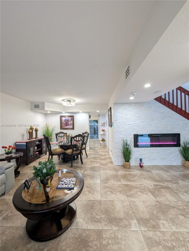 8275 NW 186th St, Unit 801, Hialeah, FL 33015 Photo