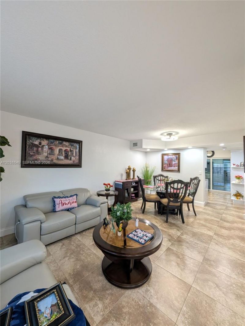8275 NW 186th St, Unit 801, Hialeah, FL 33015 Photo