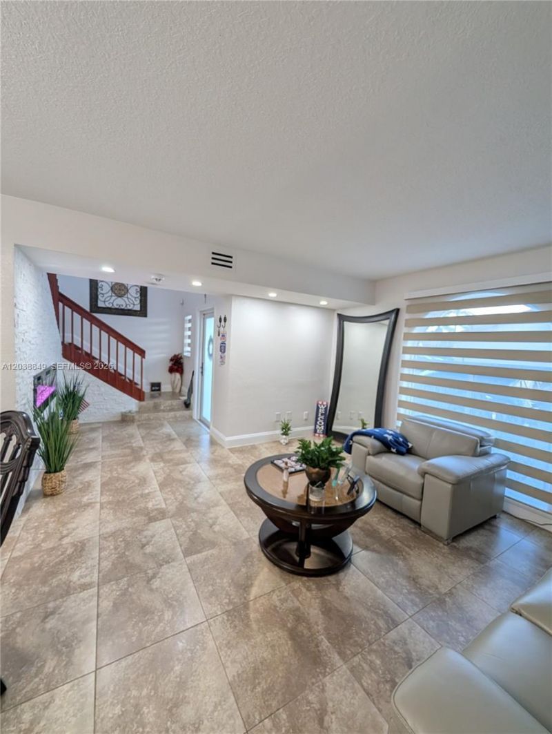 8275 NW 186th St, Unit 801, Hialeah, FL 33015 Photo