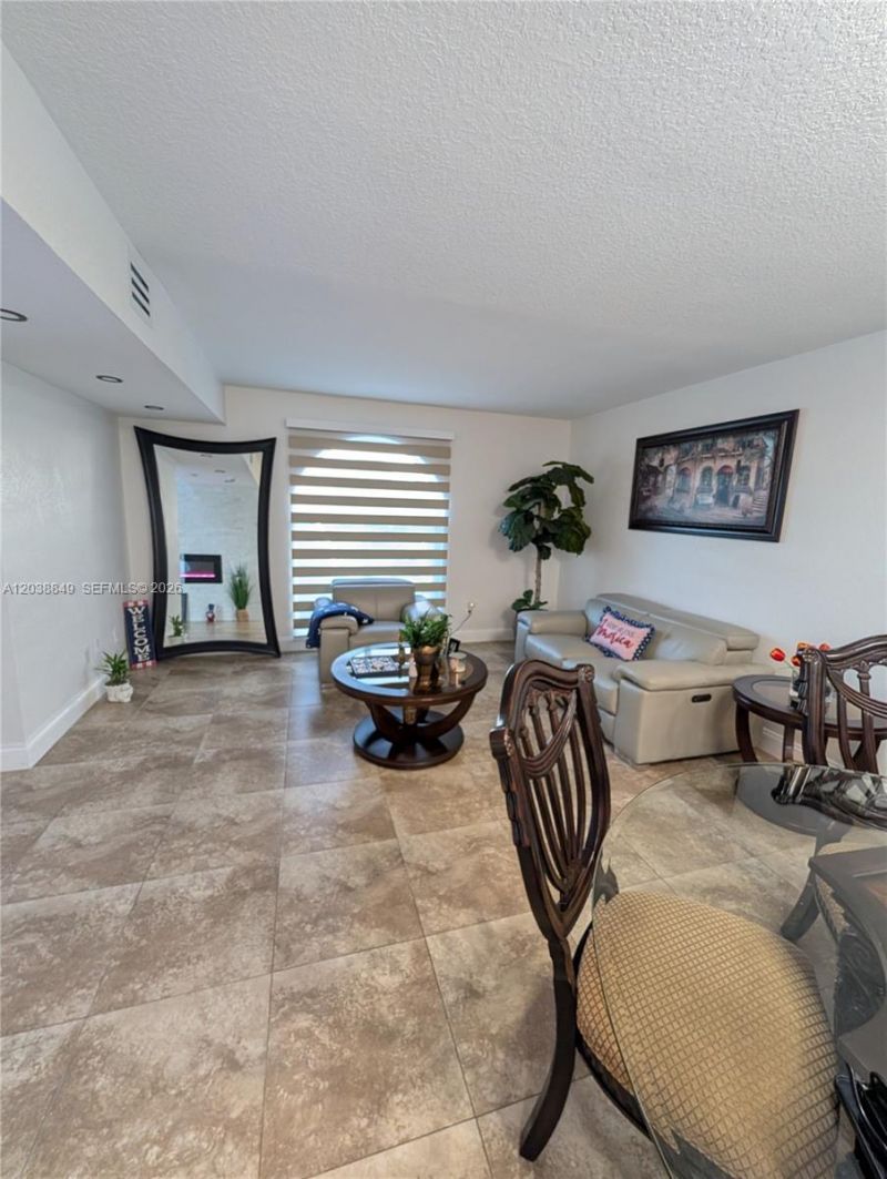 8275 NW 186th St, Unit 801, Hialeah, FL 33015 Photo