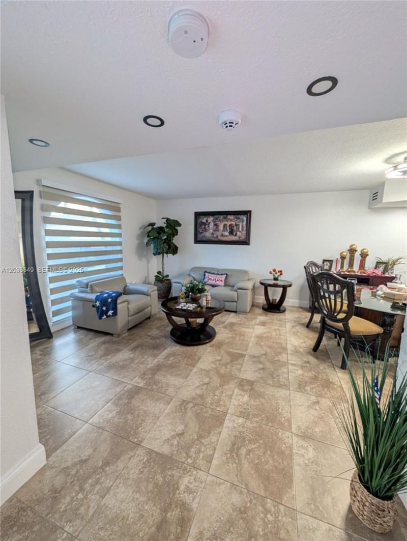 8275 NW 186th St, Unit 801, Hialeah, FL 33015 Photo