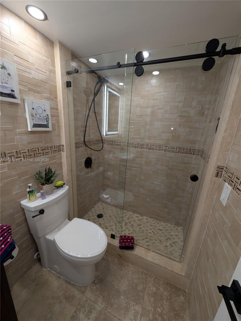 8275 NW 186th St, Unit 801, Hialeah, FL 33015 Photo