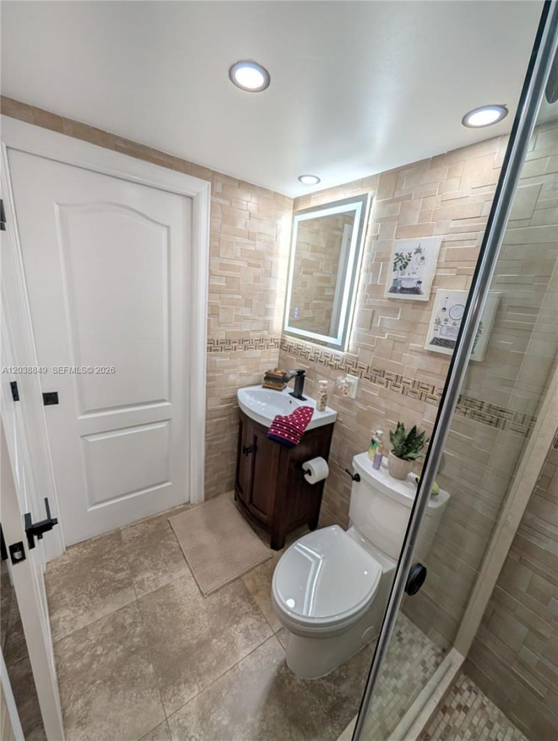 8275 NW 186th St, Unit 801, Hialeah, FL 33015 Photo