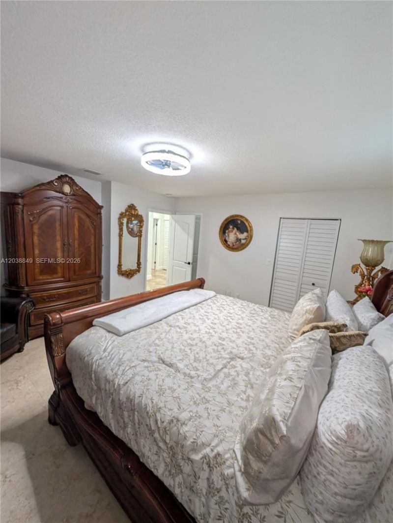 8275 NW 186th St, Unit 801, Hialeah, FL 33015 Photo