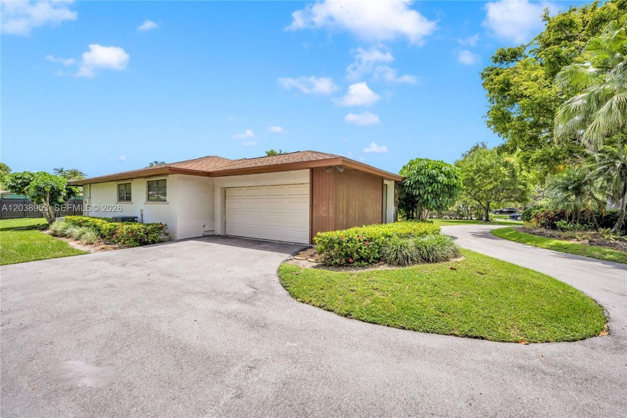 10245 SW 130th St, Miami, FL 33176 Photo