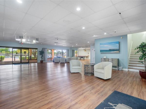 416 Briarwood Cir , Unit 2-24, Hollywood, FL 33024