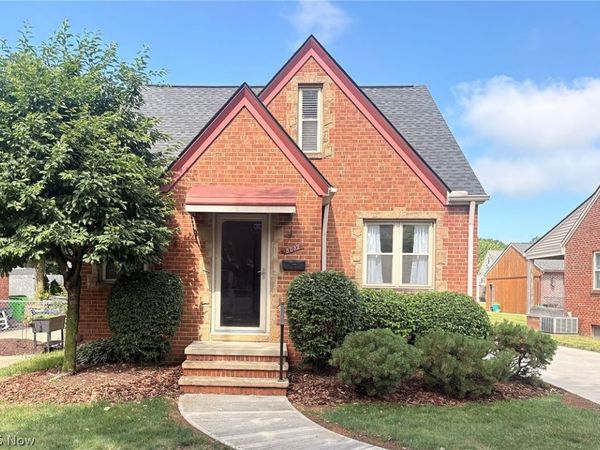 5082 W 5th Street , Brooklyn Heights, OH 44131