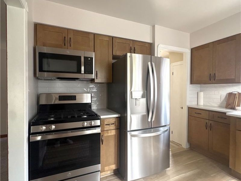 5082 W 5th Street , Brooklyn Heights, OH 44131 Photo 11