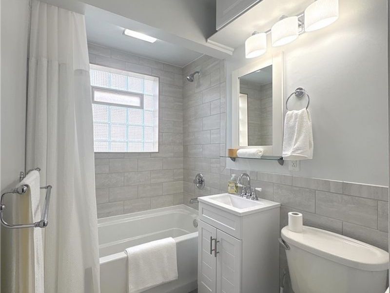 5082 W 5th Street , Brooklyn Heights, OH 44131 Photo 14
