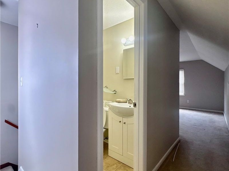 5082 W 5th Street , Brooklyn Heights, OH 44131 Photo 17