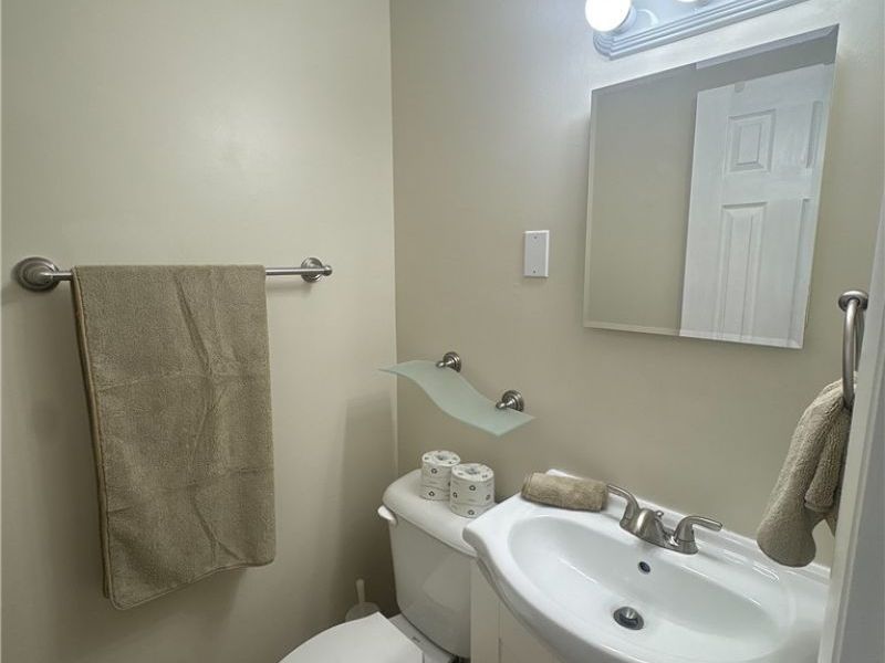 5082 W 5th Street , Brooklyn Heights, OH 44131 Photo 18