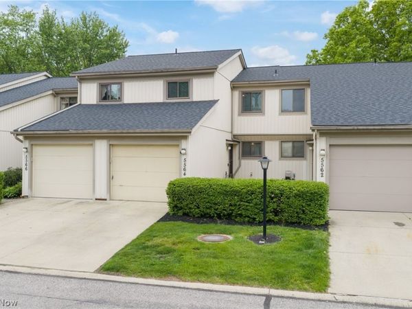 5564 Storrington Oval , Parma, OH 44134