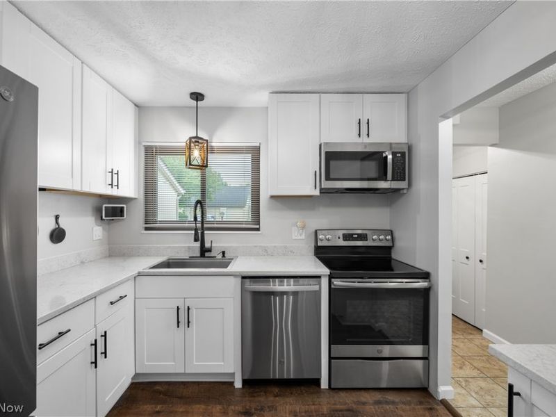 5564 Storrington Oval, Parma, OH 44134 Photo 11