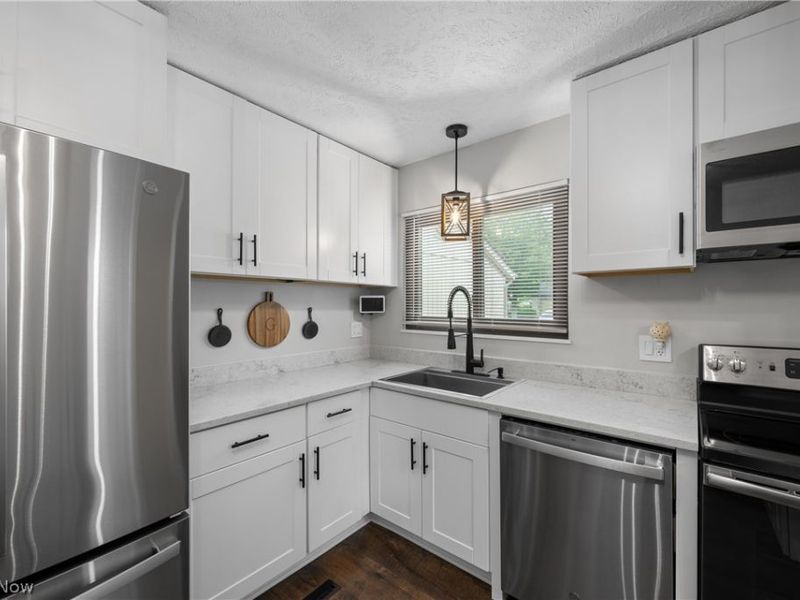 5564 Storrington Oval, Parma, OH 44134 Photo 12