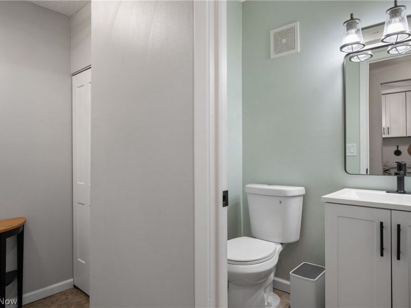 5564 Storrington Oval, Parma, OH 44134 Photo 14