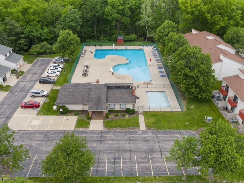 5564 Storrington Oval, Parma, OH 44134 Photo 3