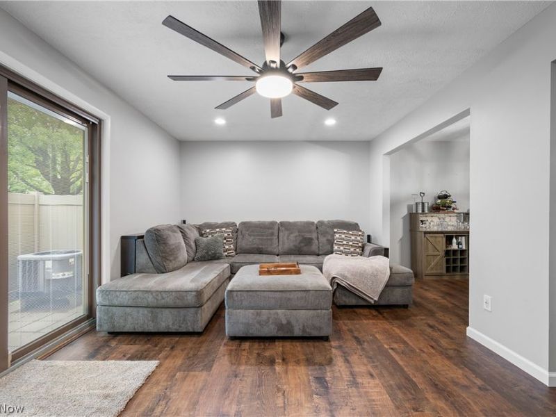 5564 Storrington Oval, Parma, OH 44134 Photo 6
