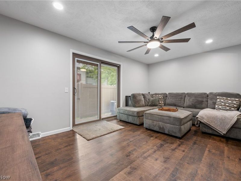 5564 Storrington Oval, Parma, OH 44134 Photo 7