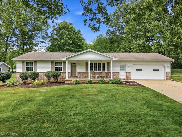 7003 White Oak Drive , Hubbard, OH 44425