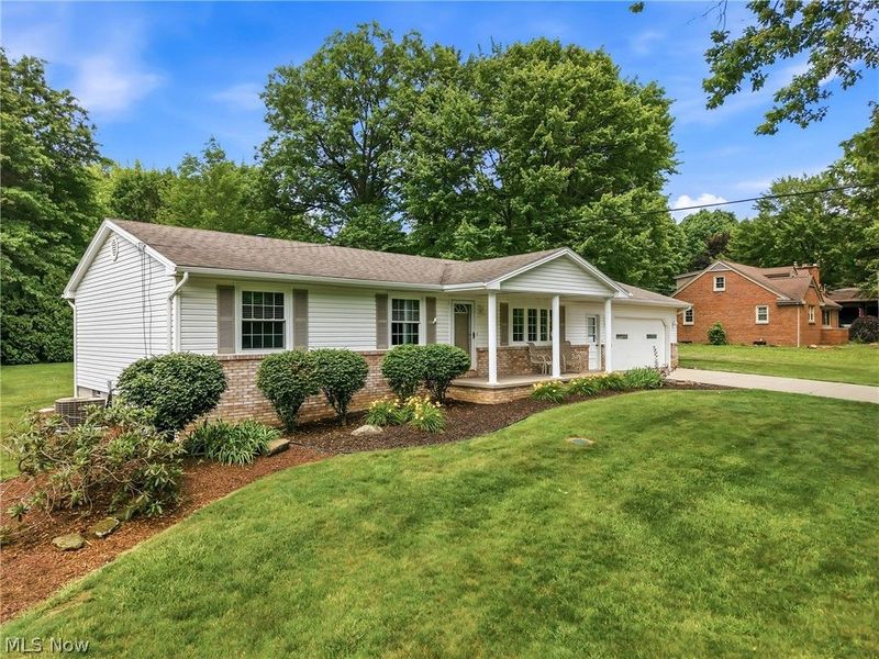 7003 White Oak Drive, Hubbard, OH 44425 Photo 2