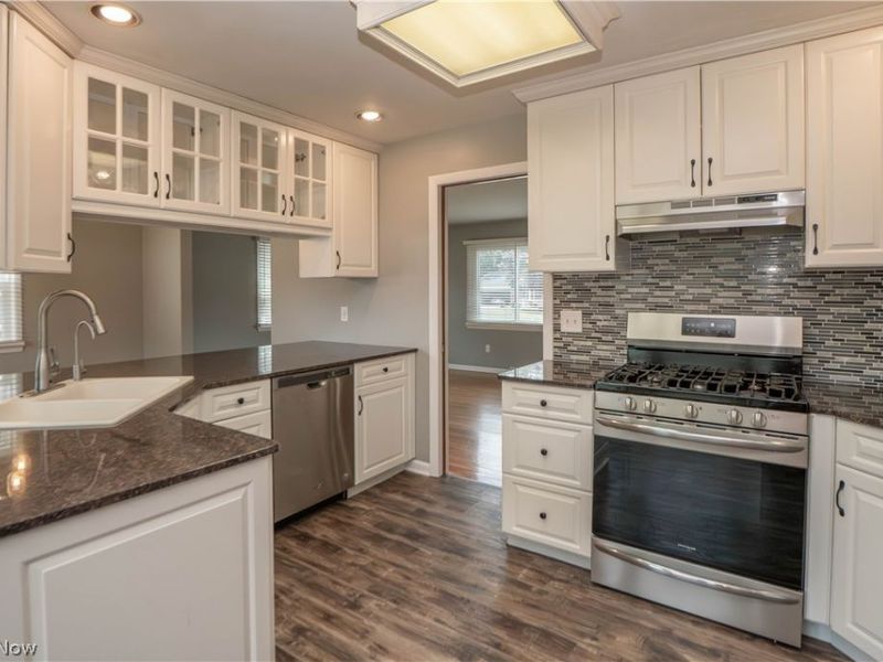 903 Glenwood Street SW, North Canton, OH 44720 Photo 12