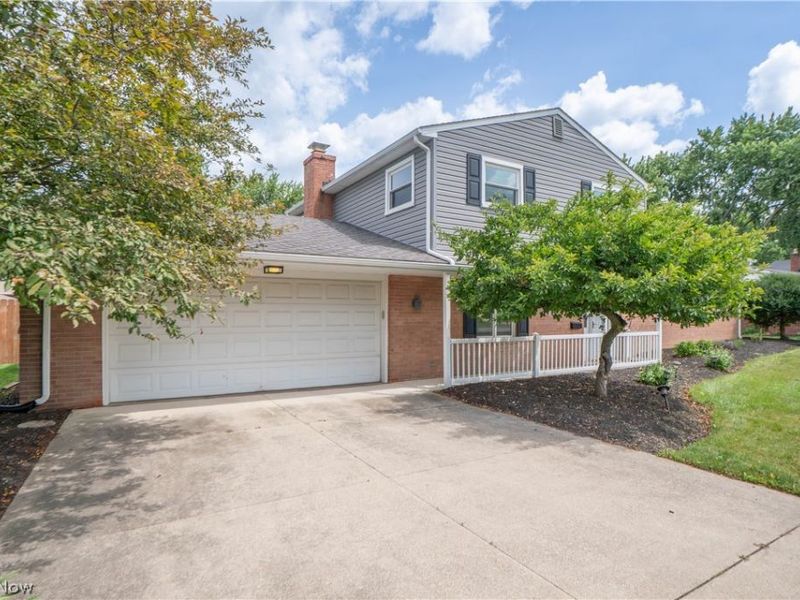 903 Glenwood Street SW, North Canton, OH 44720 Photo 2