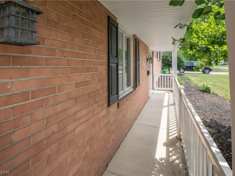 903 Glenwood Street SW, North Canton, OH 44720 Photo 3