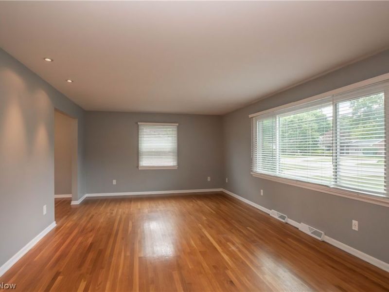 903 Glenwood Street SW, North Canton, OH 44720 Photo 5