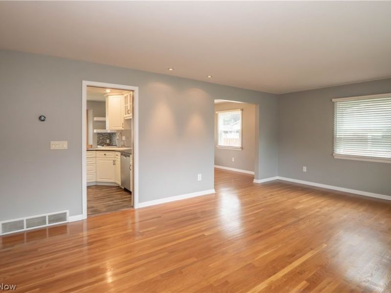 903 Glenwood Street SW, North Canton, OH 44720 Photo 6