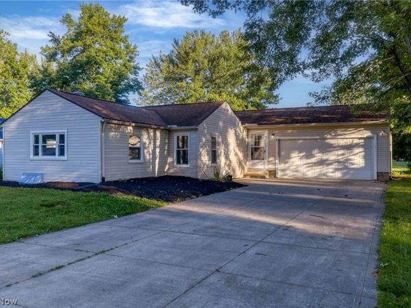 2000 Stake Drive, Green, OH 44232