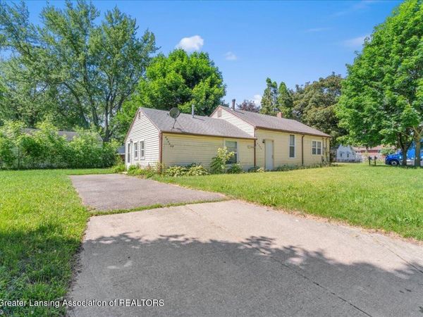 3705 Burchfield Drive, Lansing, MI 48910