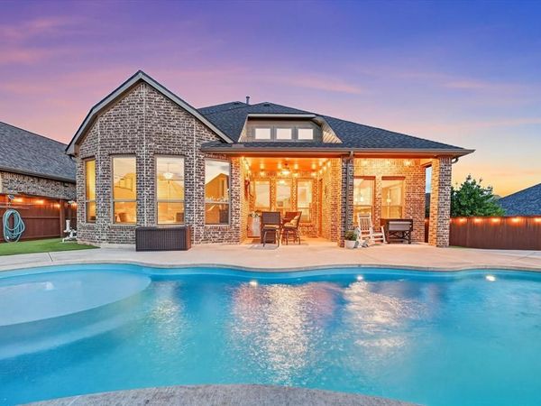 1812 Briscoe Drive, Lantana, TX 76226