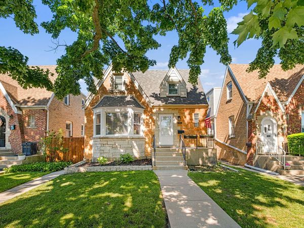 5704 N Major Avenue , Chicago, IL 60646