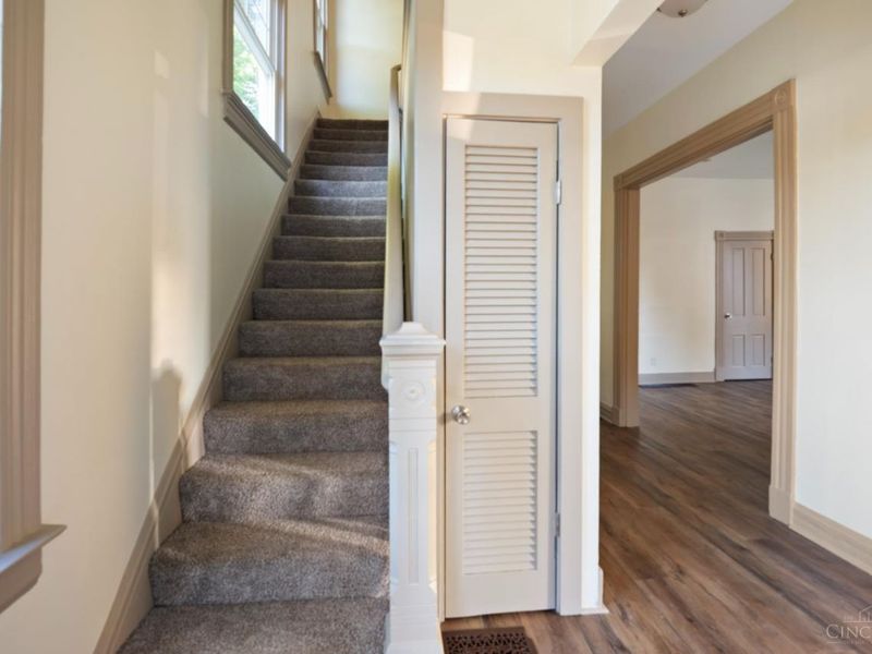 1237 Laidlaw Avenue, Cincinnati, OH 45237 Photo 7