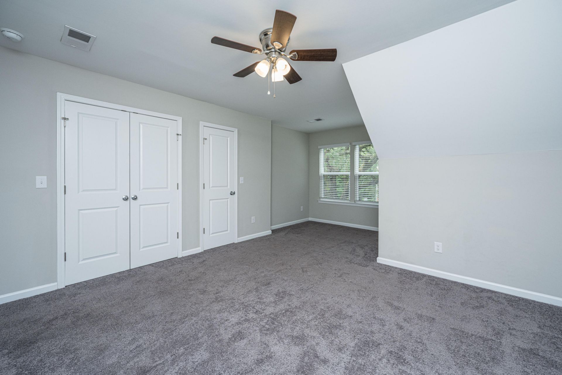 115 W Broad Street Photo 24