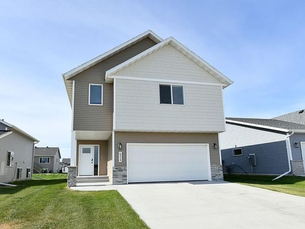 6314 82nd Avenue S, Horace, ND 58047