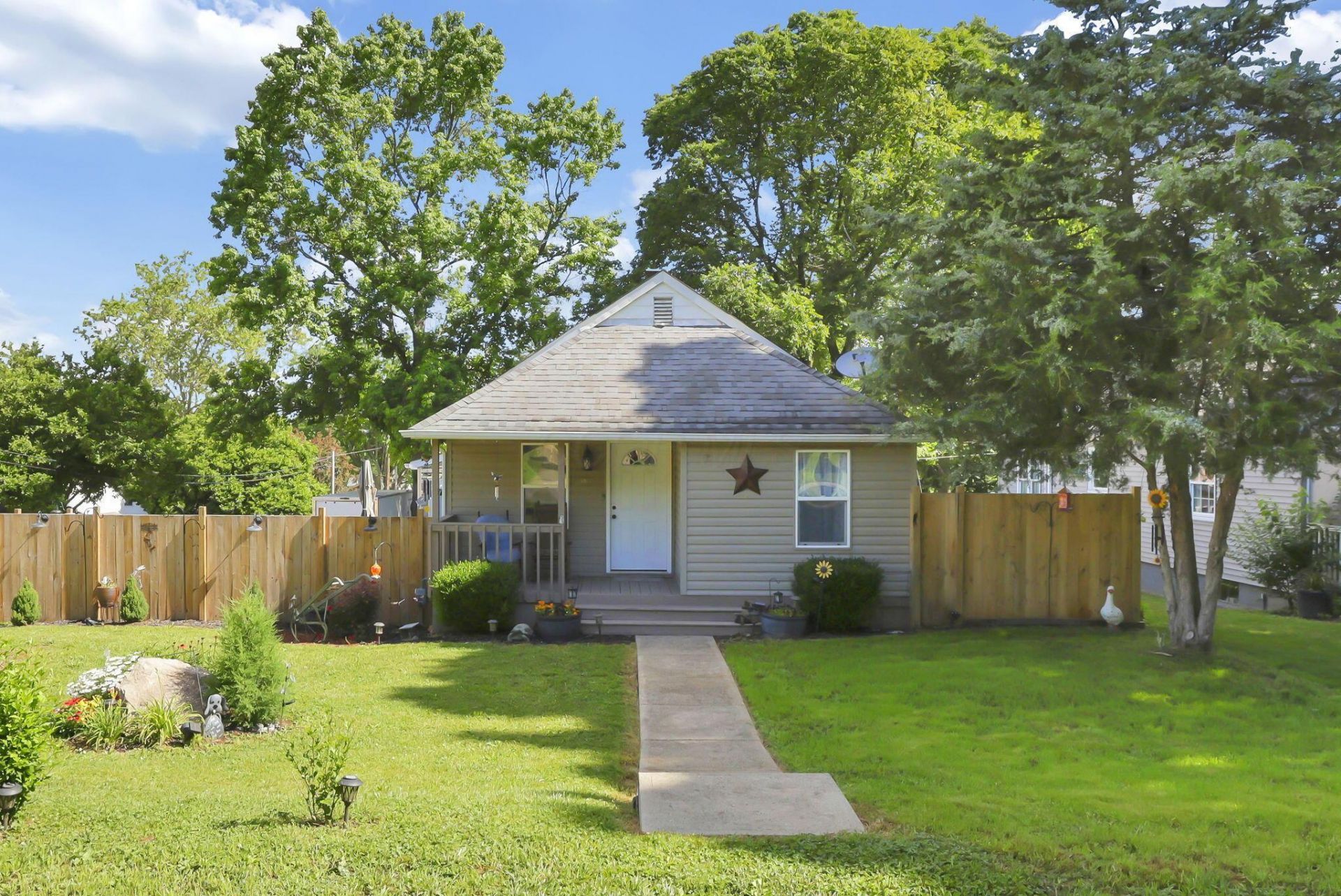 741 Spring Street , Lancaster, OH 43130 Main Photo