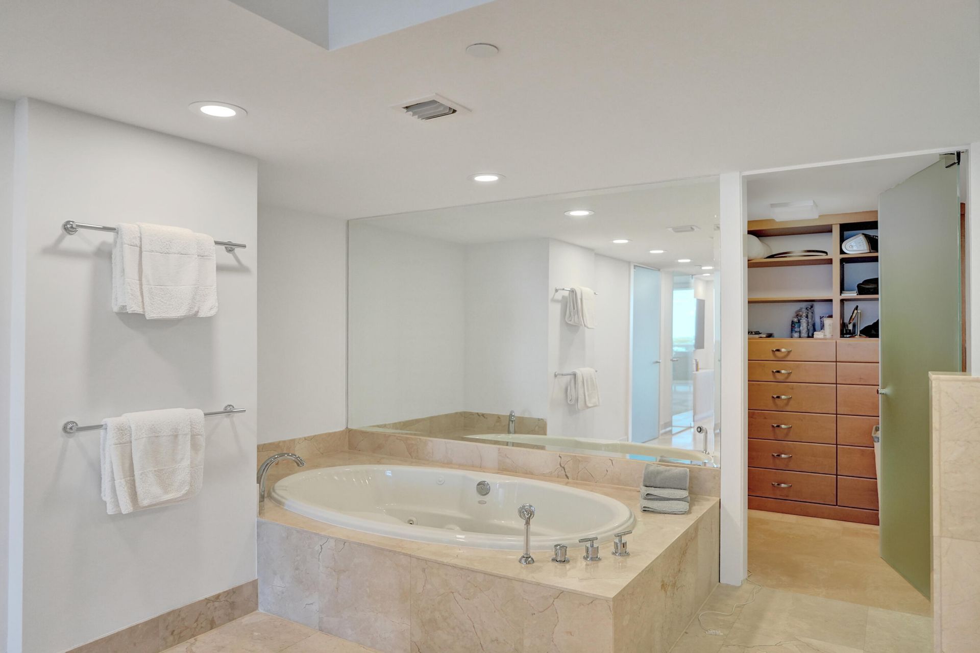 715 Bayshore Drive, Unit 902, Fort Lauderdale, FL 33304 Photo