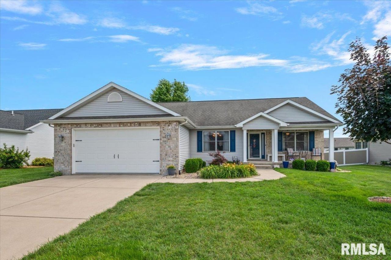 316 Newcombe Lane, Chatham, IL 62629 Main Photo