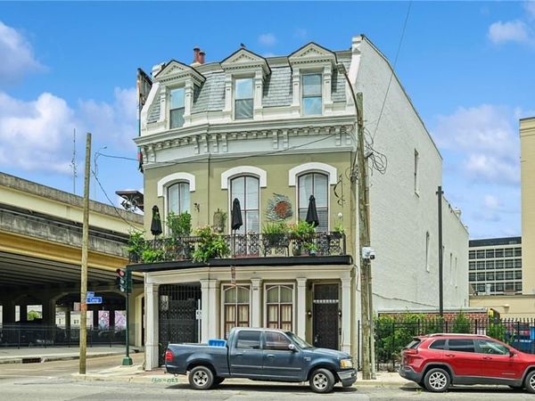 1061 CAMP Street, Unit D, New Orleans, LA 70130