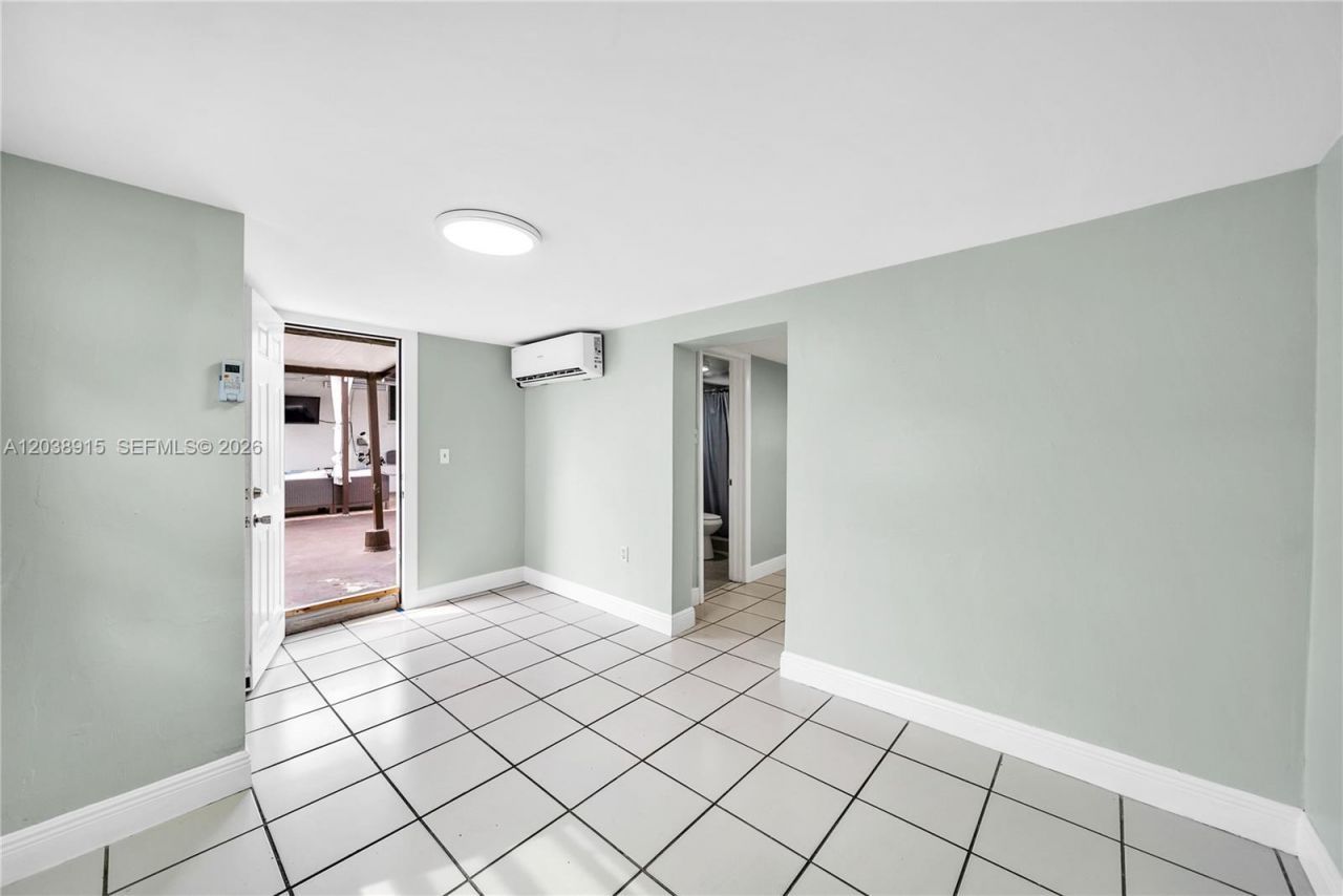 875 E 29th St , Unit 1, Hialeah, FL 33013 Photo