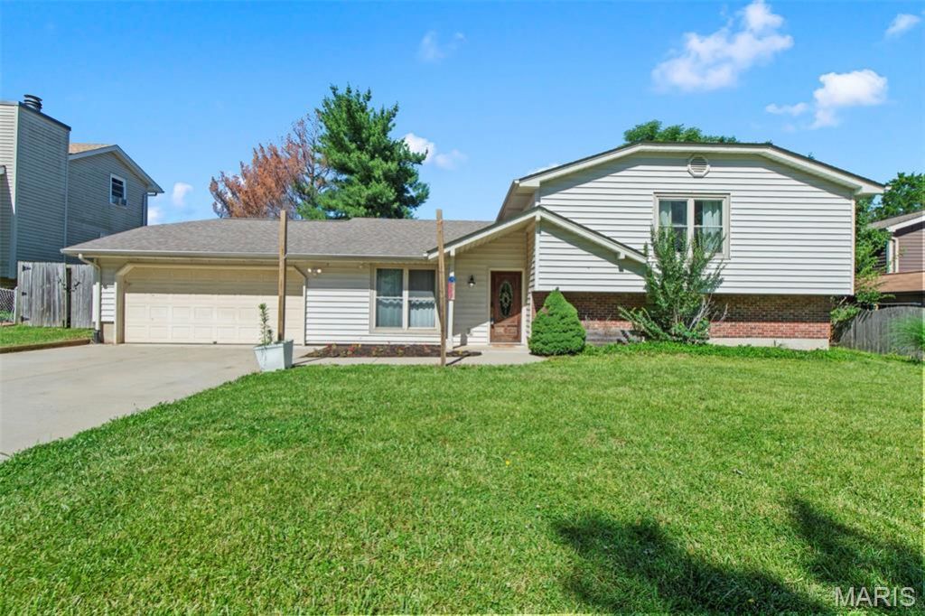 4 Red Oaks Drive, Saint Peters, MO 63376 Main Photo