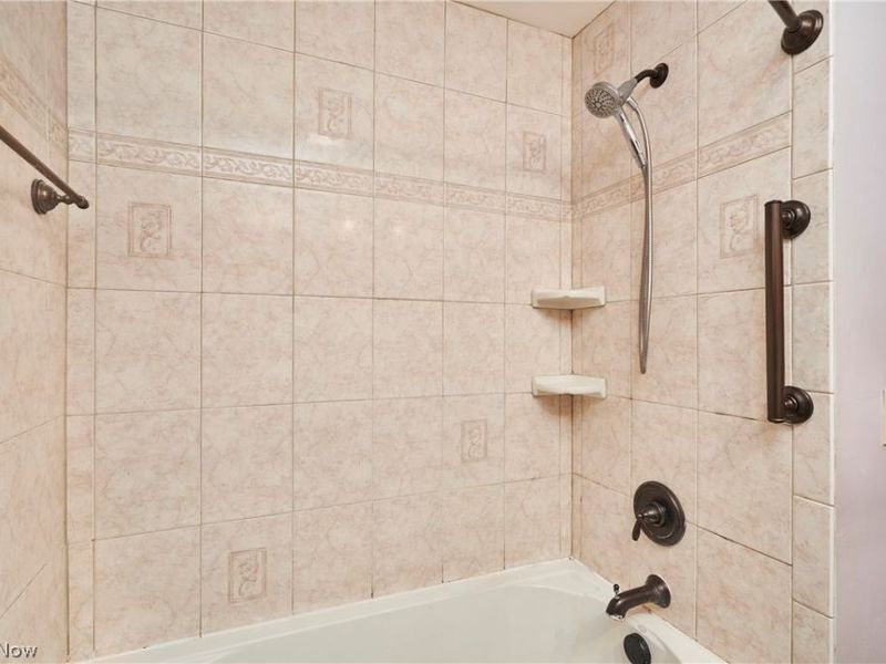 6876 Greenleaf Avenue , Parma Heights, OH 44130 Photo 12
