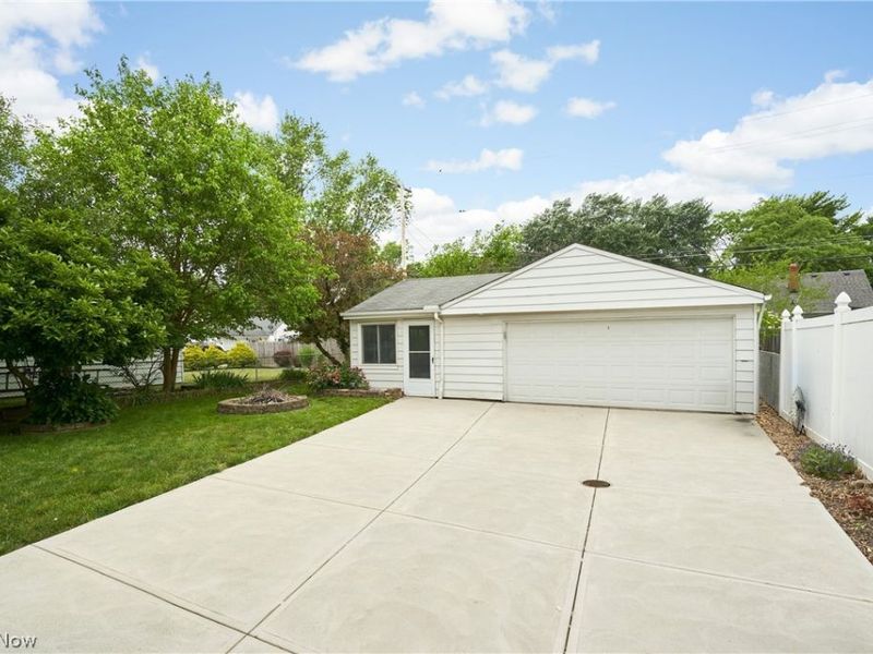 6876 Greenleaf Avenue , Parma Heights, OH 44130 Photo 2