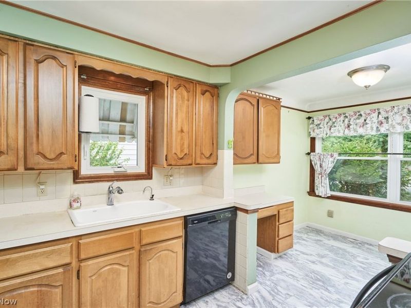 6876 Greenleaf Avenue , Parma Heights, OH 44130 Photo 3