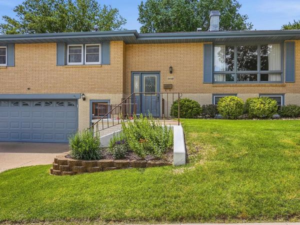 3448 Glencove Lane, Dubuque, IA 52002