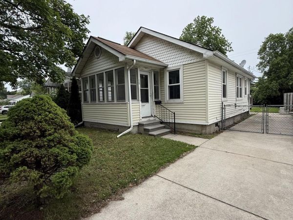 68 W Maxlow Avenue, Hazel Park, MI 48030