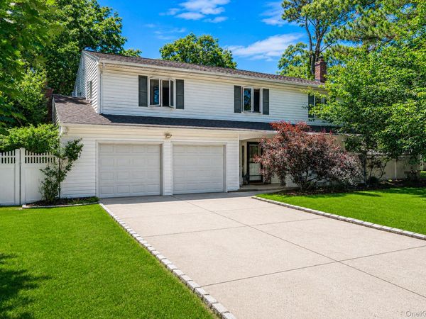 28 Artist Lake Boulevard , Middle Island, NY 11953