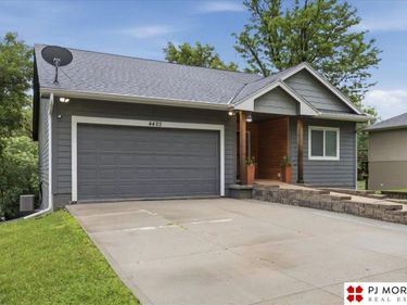 4423 R Street, Omaha, NE 68107
